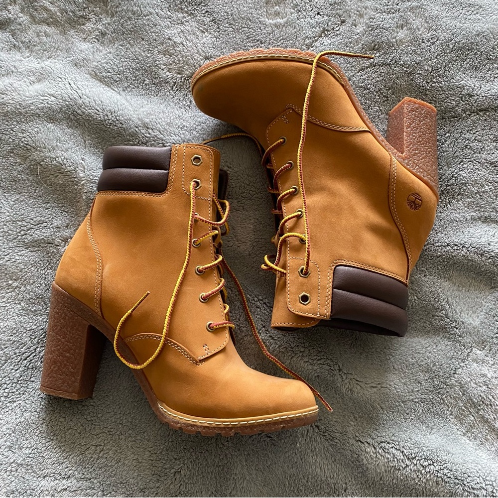 Women’s Timberland Boots 8.5. Runs small